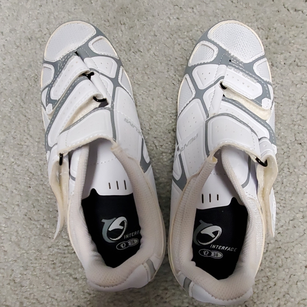 Pearl izumi size 38, us 6.8 cycling shoes